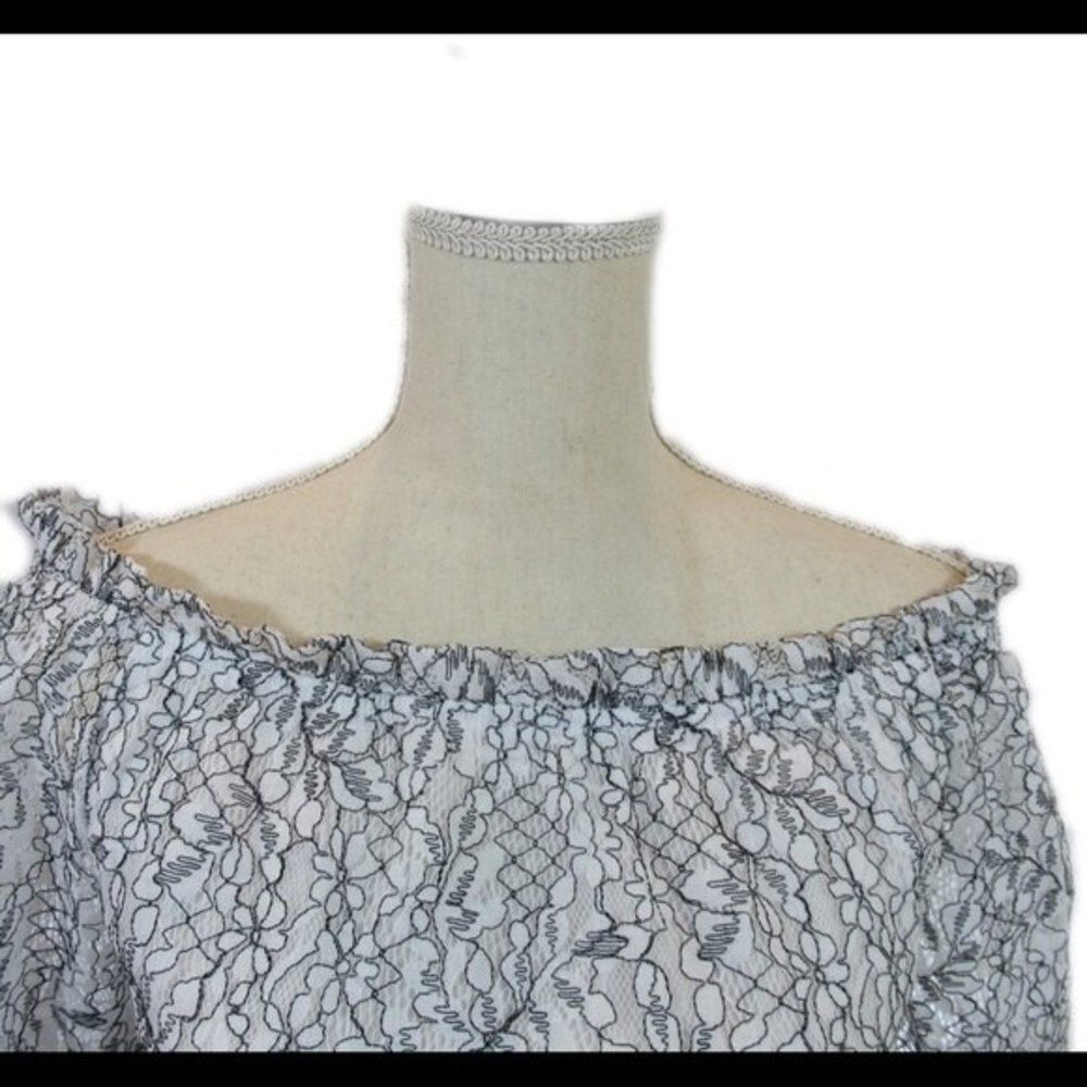 Shoulder Baring Lace Top - Picture 5 of 7